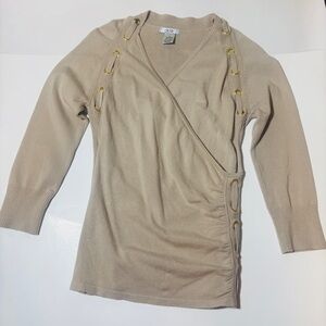 CACHE Beige 3/4 Sleeve V-Neck Surplice Knit Top sz Med Grommets Ruched Stretchy